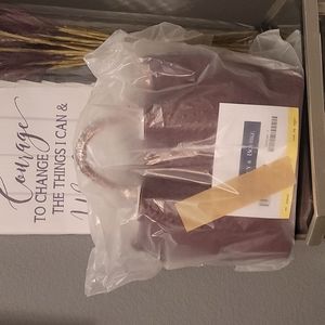 Dooney and Bourke Bag COMES WITH DUST BAG (BURGUNDY COLOR)✨️FINAL SALE PRICE ✨️